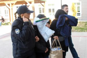 30 bin liralık ziynet eşyası hırsızlığı ş&uuml;phelileri: Seyyar satıcıyız