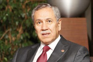 B&uuml;lent Arın&ccedil;'ın paylaşımı sosyal medyayı salladı