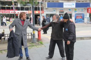 G&uuml;nd&uuml;z vakti alkol alan şahısların ibretlik halleri