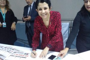 Sağlık&ccedil;ılardan d&ouml;ner sermaye i&ccedil;in imza kampanyası