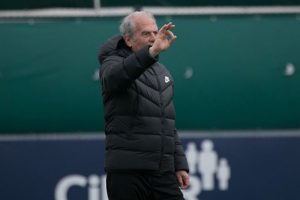Mustafa Denizli takımın başında idmana &ccedil;ıktı
