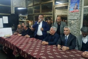 Başkan adayı konuşurken kalbi dayanamadı