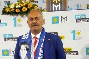 Dikili İYİ Parti'de 'bayrak' istifası