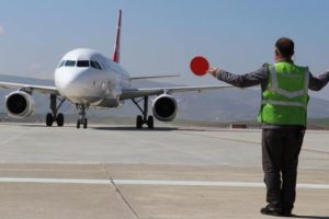 İlk inişini ger&ccedil;ekleştiren THY u&ccedil;ağı su takıyla karşılandı