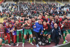 Karşıyaka Play-Off yarışına ortak oldu
