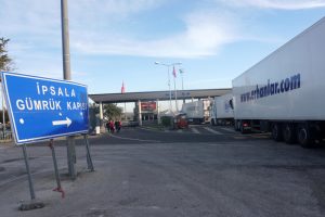 Yunanistan'dan bazı TIR'lar i&ccedil;in giriş yasağı