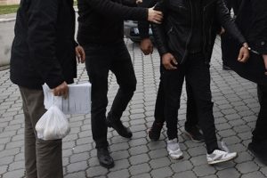 Uyuşturucu haplarla su&ccedil;&uuml;st&uuml; yakalandı