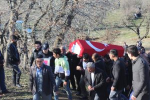 Trafik kazasında hayatını kaybeden polis toprağa verildi