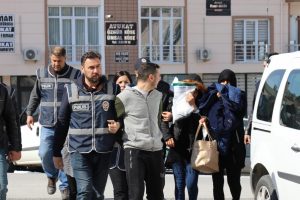 &Ccedil;orap&ccedil;ı kılıklı hırsızlık ş&uuml;phelileri tutuklandı
