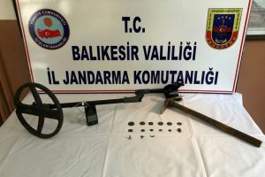 Ka&ccedil;ak kazı yaparak sikke ile antika bulan kişiler yakalandı