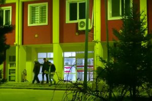 Baltalı kablo hırsızlarını yakalandı