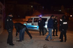 Bı&ccedil;akla kendini yaraladı