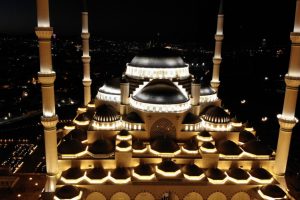 &Ccedil;amlıca Camii'nde ilk ezan okundu