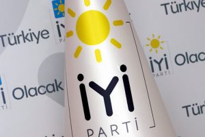 İyi Parti'den 15 istifa
