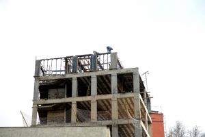 İnşaat iş&ccedil;ilerinin tehlikeli mesaisi