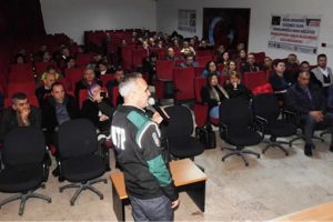 Polislerden &ouml;ğretmenlere 'Narko Rehber' eğitimi