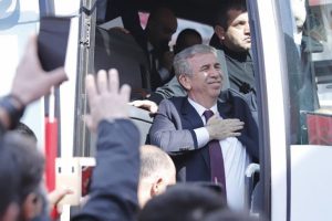 Yavaş: &Ouml;zhaseki bize 'PKK'lıları işe alacaklar' diyor, ardından kendi konuştuğu videoyu yasaklatıyor