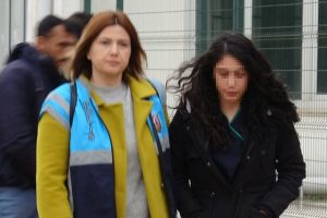 Kız &ouml;ğrencilerin neşterli 'sosyal medya' kavgası!