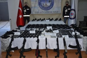 Ka&ccedil;ak silah fabrikasına operasyon: 46 g&ouml;zaltı
