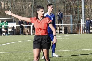T&uuml;rk kadın hakemin hedefi Bundesliga tarihine ge&ccedil;mek