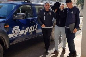 Rezalet! Eşinin yaptığını g&ouml;r&uuml;nce karakolluk oldular...