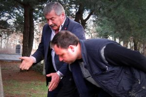 Mezarlığın kapısını &ccedil;aldılar!