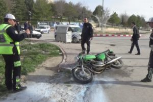 Sahibi tarafından ateşe verilen motosikleti polis s&ouml;nd&uuml;rd&uuml;