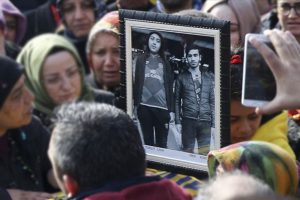 Eren ve Mert Turgut siyah tiş&ouml;rtle anılacak