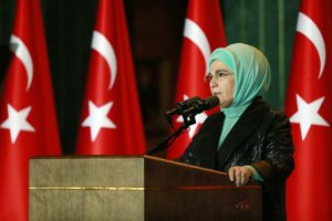 Emine Erdoğan: Koruyucu ailelik i&ccedil;in atılacak en k&uuml;&ccedil;&uuml;k adım dalga dalga yayılacak