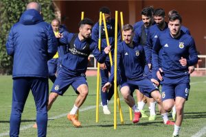Fenerbah&ccedil;e'de Başakşehir mesaisi s&uuml;rd&uuml;