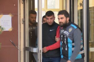 D&uuml;ğ&uuml;n konvoyundaki l&uuml;ks ara&ccedil;lı drift&ccedil;i'ler yakalandı
