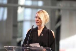 "En b&uuml;y&uuml;k sorumluluk iş d&uuml;nyasına d&uuml;ş&uuml;yor"
