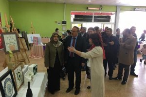 Anneler hem &uuml;retti hem &ouml;ğretti