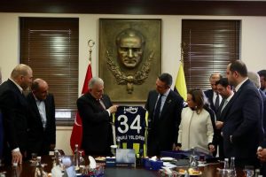 Binali Yıldırım'dan Fenerbah&ccedil;e'ye ziyaret!