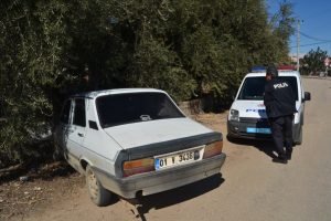 Otomobil evin duvarına &ccedil;arptı!