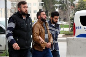 Ayrılmak isteyen sevgilisini t&uuml;fekle vurdu!