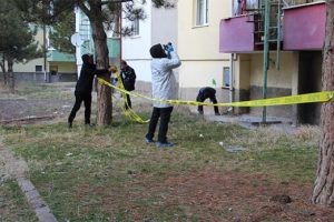 4'&uuml;nc&uuml; kattan yere &ccedil;akıldı!