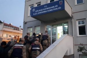 29 ka&ccedil;ak g&ouml;&ccedil;men yakalandı!