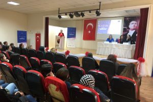 Kız &ouml;ğrencilere kadın girişimciliği semineri