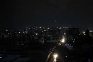 Venezuela karanlığa g&ouml;m&uuml;ld&uuml;!