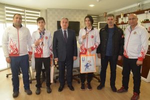 Şampiyon Taekwondoculara &ouml;d&uuml;l