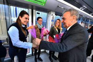 Kadınlara, tramvayda Kocaoğlu s&uuml;rprizi