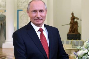 Putin'den 8 Mart mesajı: Kadınlara layık olmak hi&ccedil; kolay bir iş değil