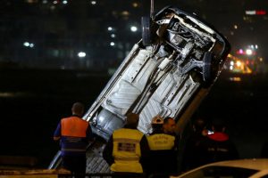 Emin&ouml;n&uuml;'nde denize u&ccedil;an otomobilin s&uuml;r&uuml;c&uuml;s&uuml; intihar etmek istemiş