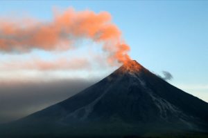 Filipinler'de Mayon Yanardağı'nda volkanik hareketlilik