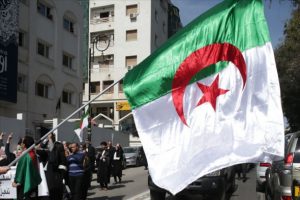 Buteflika'nın adaylığı g&ouml;lgesinde Cezayir'i bekleyen muhtemel senaryolar