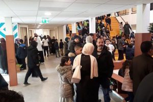 Hollanda'da İslami lisenin fonları kesildi