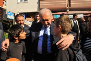 Mevl&uuml;t Uysal'dan esnaf ziyareti