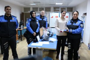 Kadın polislere meslektaşlarından s&uuml;rpriz