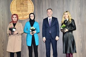 Bursa İneg&ouml;l Belediye Başkanı Taban kadın personeli unutmadı